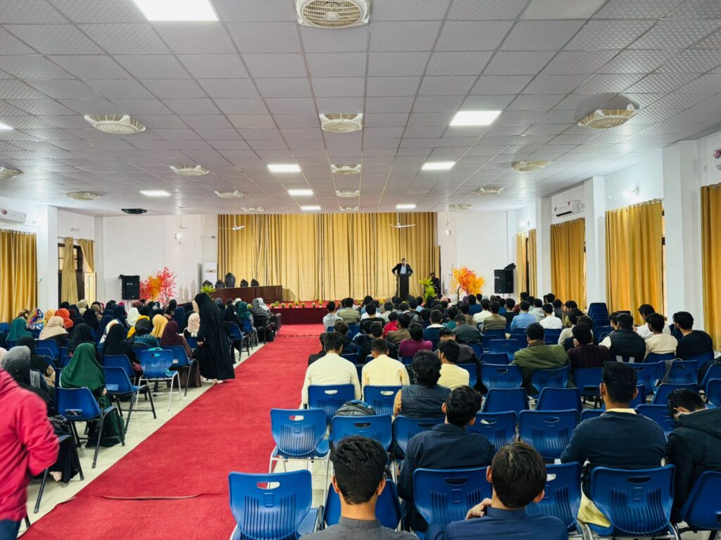 Aun Shah addressed students in Kamilia University